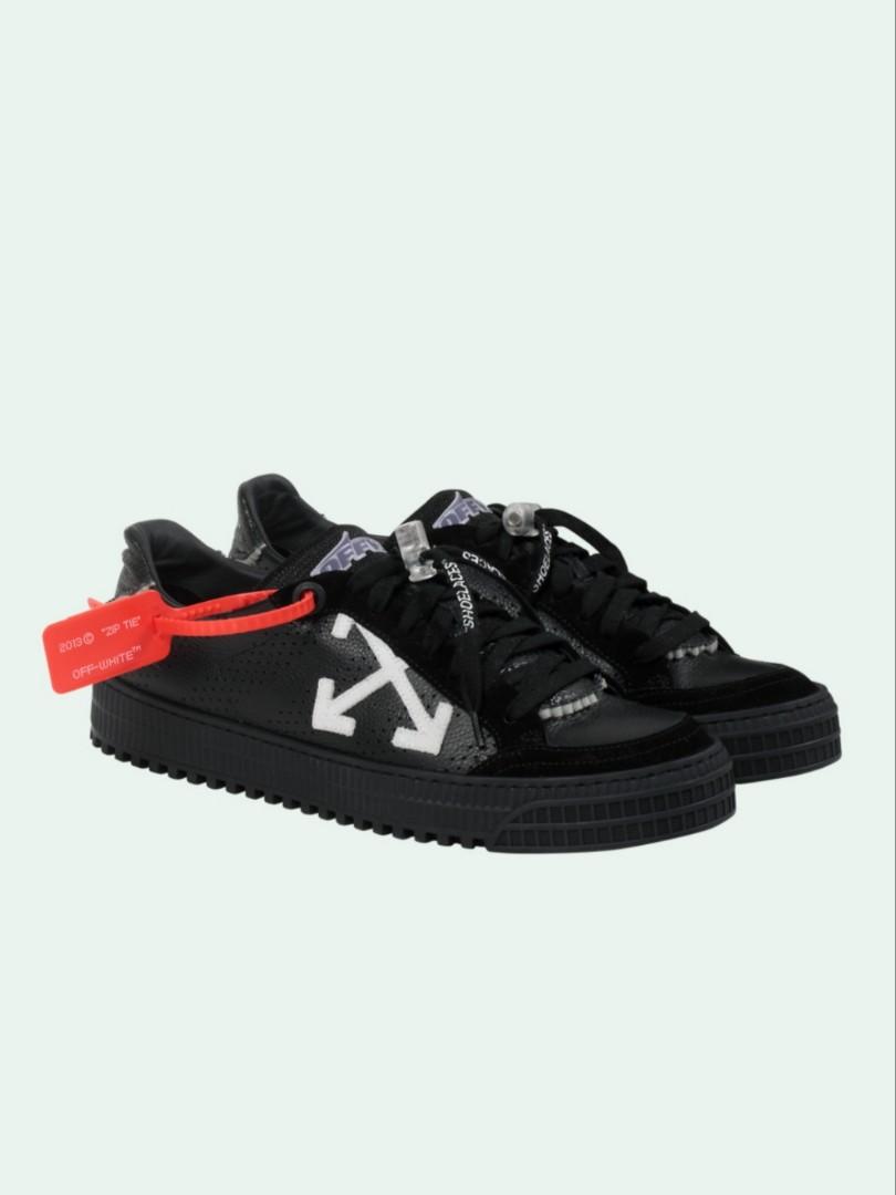 off white (Category: Sneakers) located in Singapore. Submitted by tai.ethan (Listing ID 237314629, Image 1). Description: with recipient and dust bag & box.