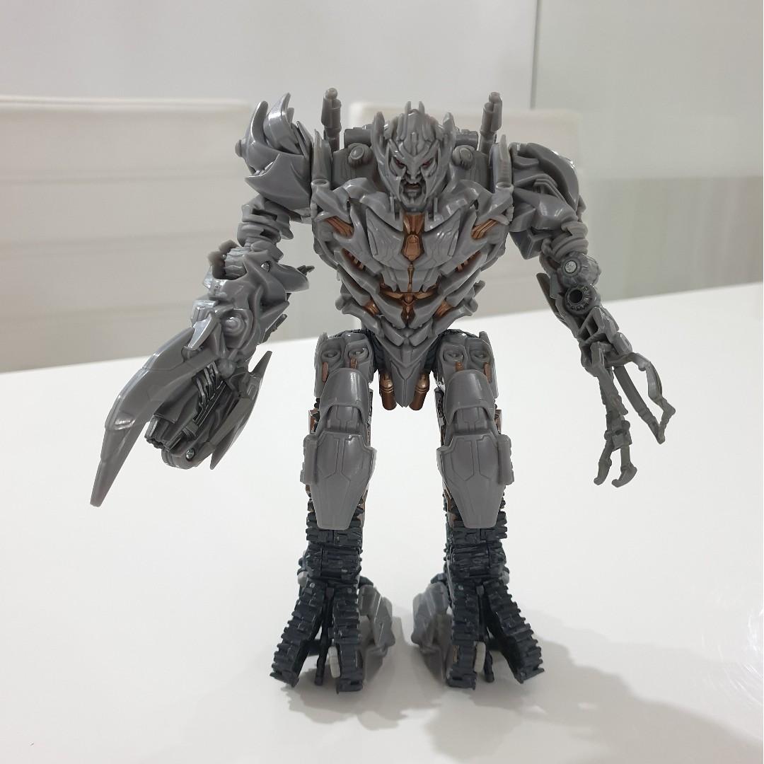 Transformers studio series 13 voyager class movie hot sale 2 megatron
