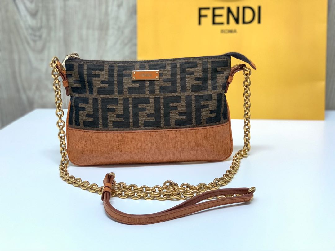 fendi zucca chain pochette