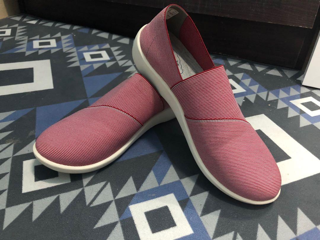 Clarks Women s CloudSteppers Sillian Firn Red Slip On Flats