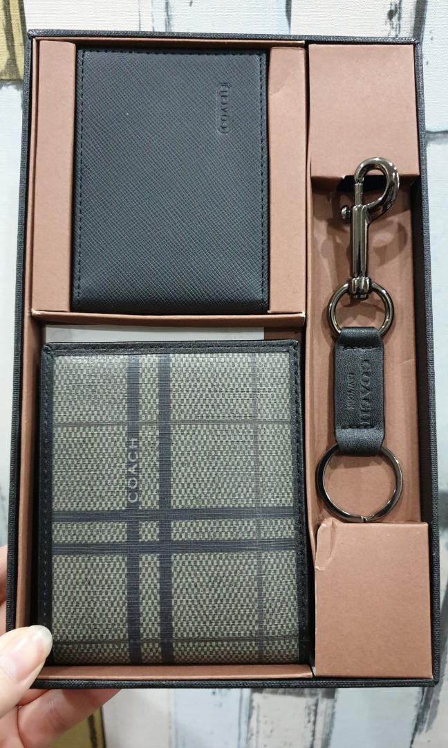 Coach Tattersall PVC Compact ID Men Mens Short Wallet Black F74699 Gift  Set, Men's Fashion, Watches u0026 Accessories, Wallets u0026 Card Holders on  Carousell