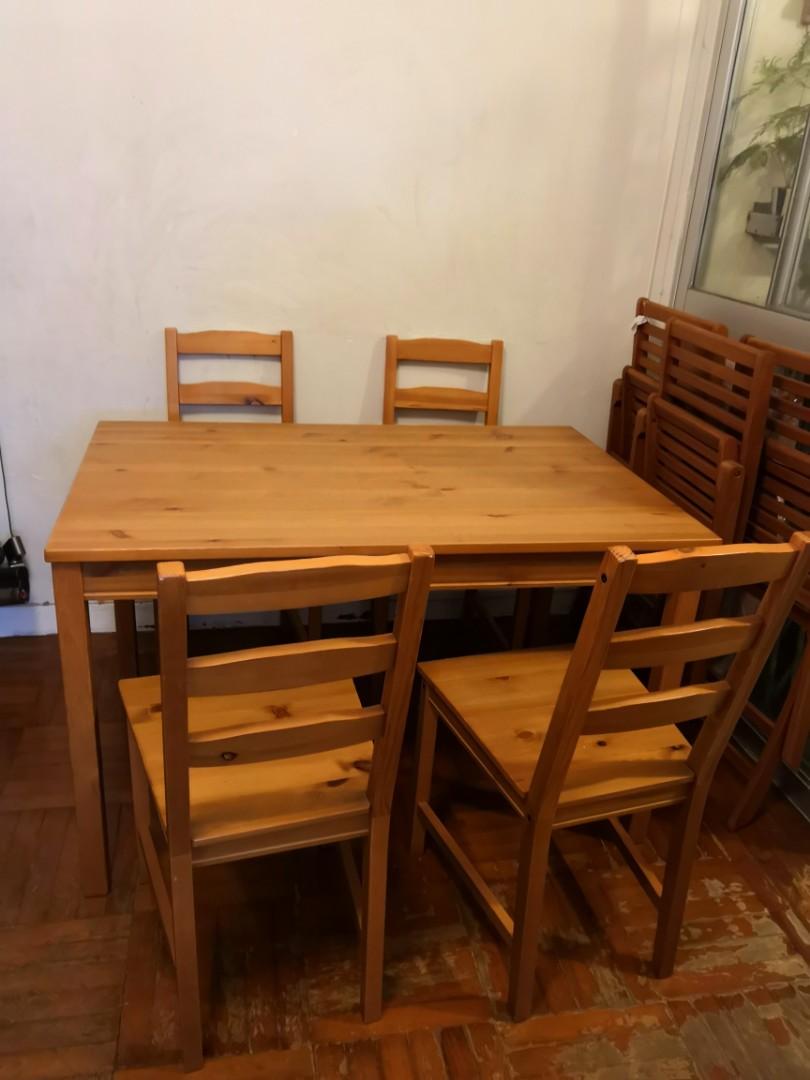Dining Table （分類：椅子）位於 Hong Kong。 由 simonpau 提交（商品編號 237598693，圖片 1）。簡介： L118 x W75 x H74 80%新，搬遷在即，所以出售，請自備大隻佬。
