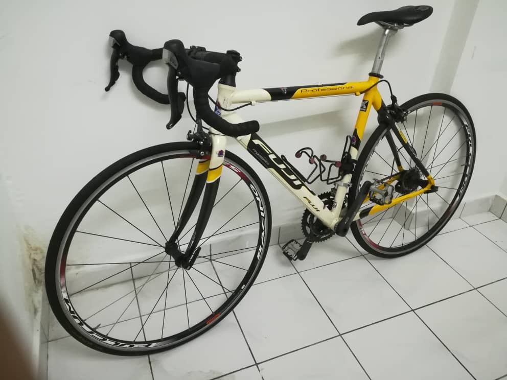 Urgent Fuji Roadbike Pro Series Size 52 Sports Equipment