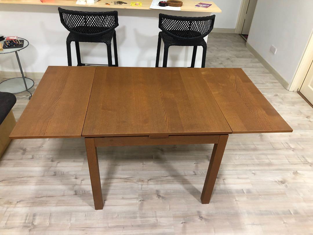 IKEA extendable dining table (Category: Tables & Sets) located in Cheras. Submitted by alexisrou (Listing ID 237611352, Image 2). Description: 👉🏻 IKEA extendable dining table 👉🏻 Possible to adjust the size according to need 👉🏻 Can extend the table to sit from 4 to 6 people 👉🏻 Extra leaf can be store within easy reach under the table top 👉🏻 Size: 90/130/170 X 90cm 👉🏻 Condition: 9/10 .
