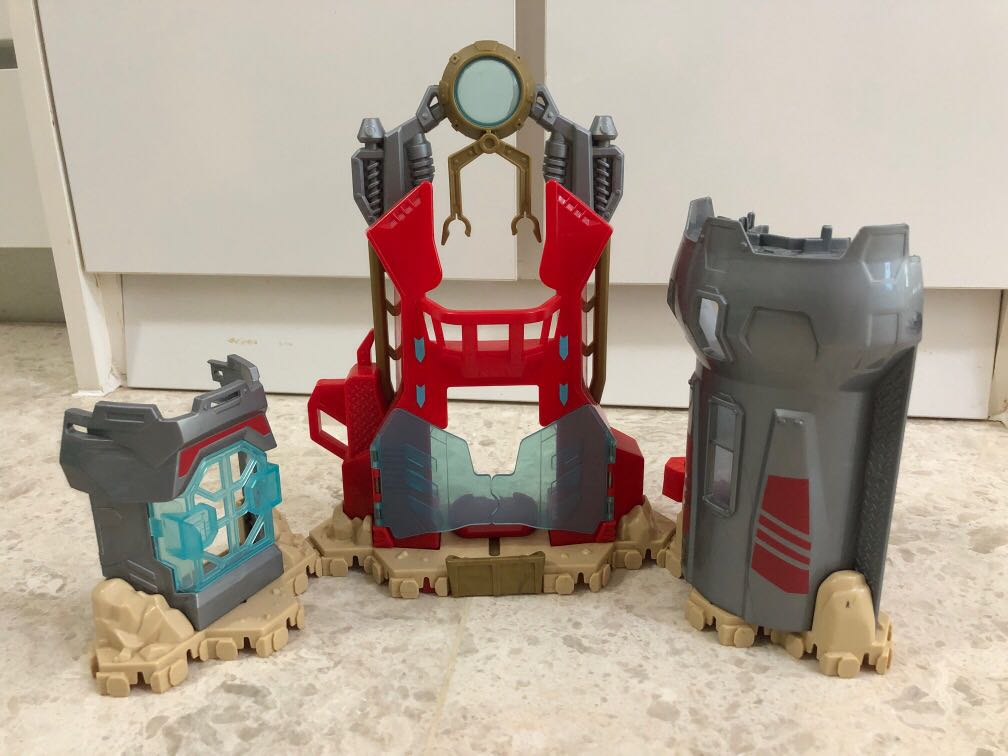 Iron man outlet headquarters playset