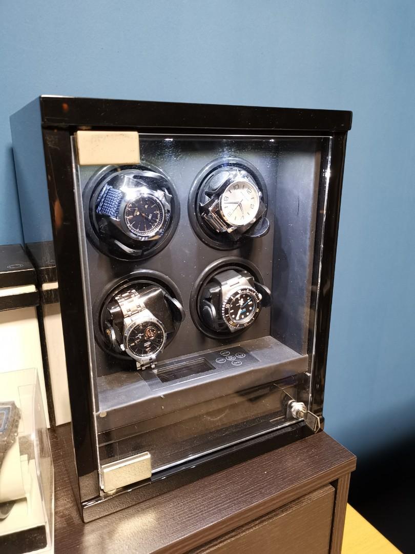 Navale watch winder outlet