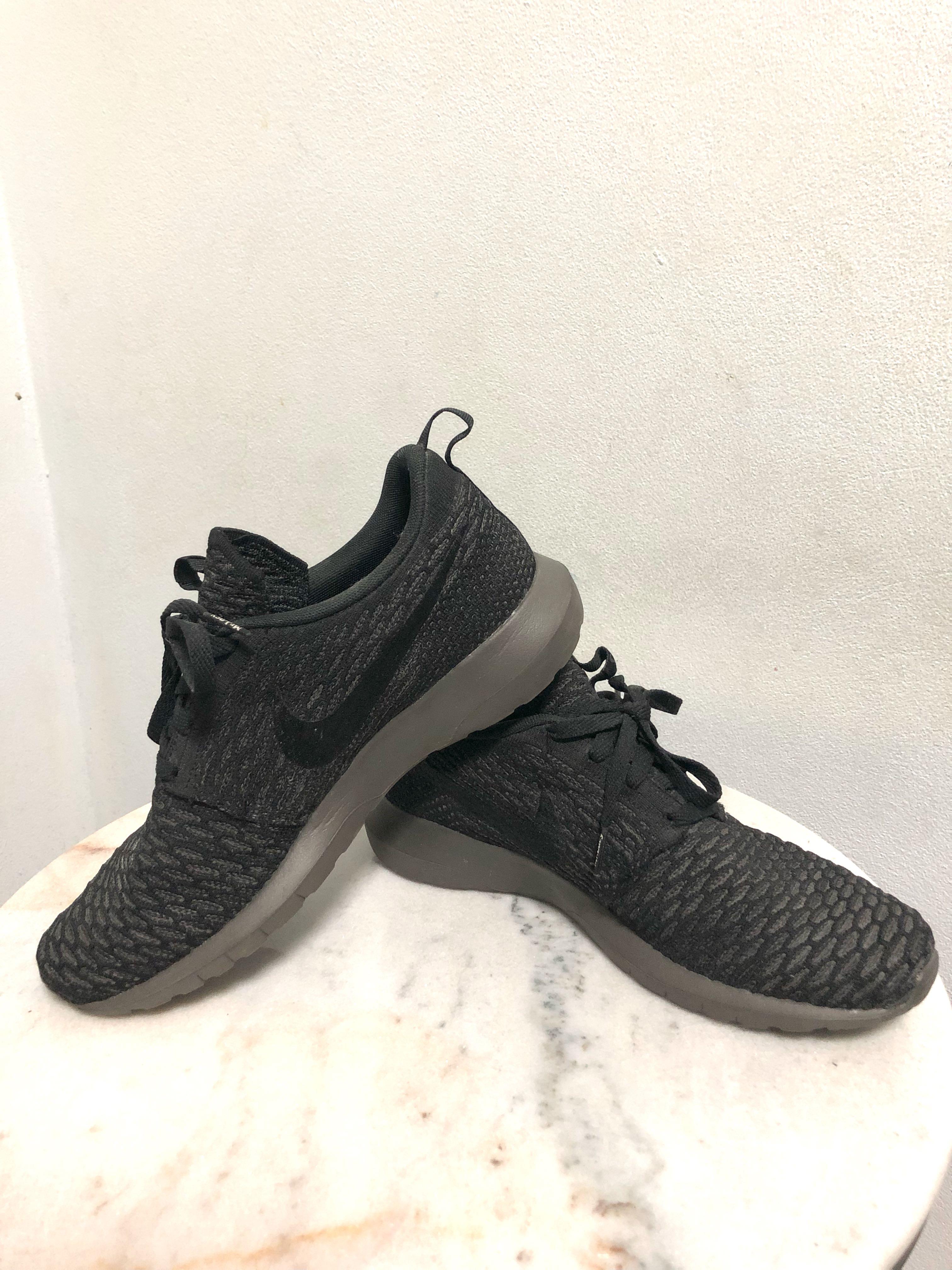 nike roshe run black men