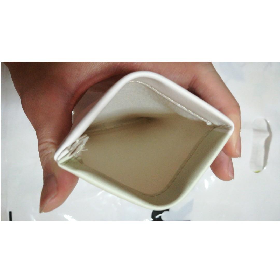 Pouch (Category: Everything Else) located in Singapore. Submitted by rafflesplaces (Listing ID 237615832, Image 3). Description: .