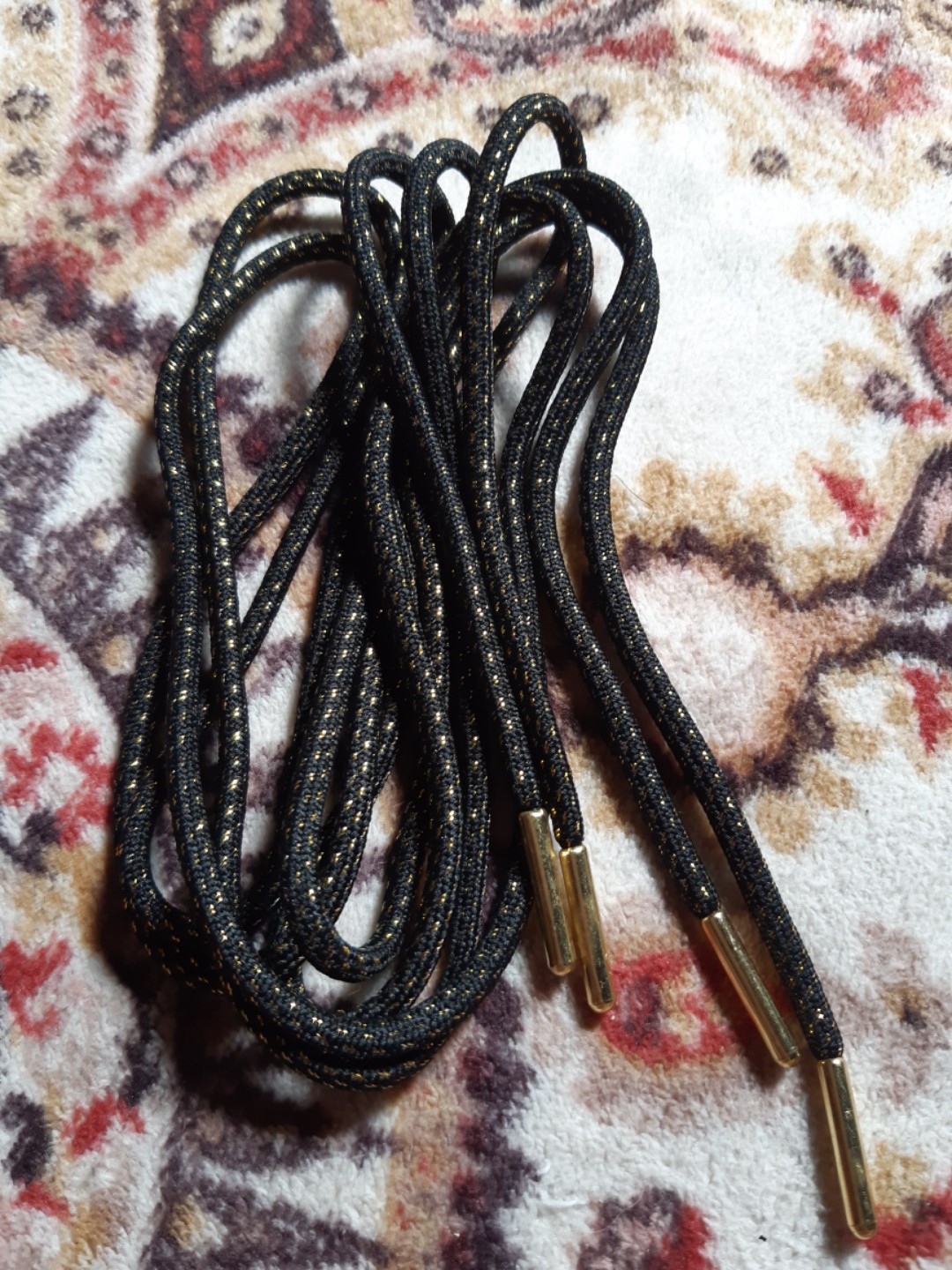 Shoelaces gold tip original, Men's Fashion, Activewear on Carousell