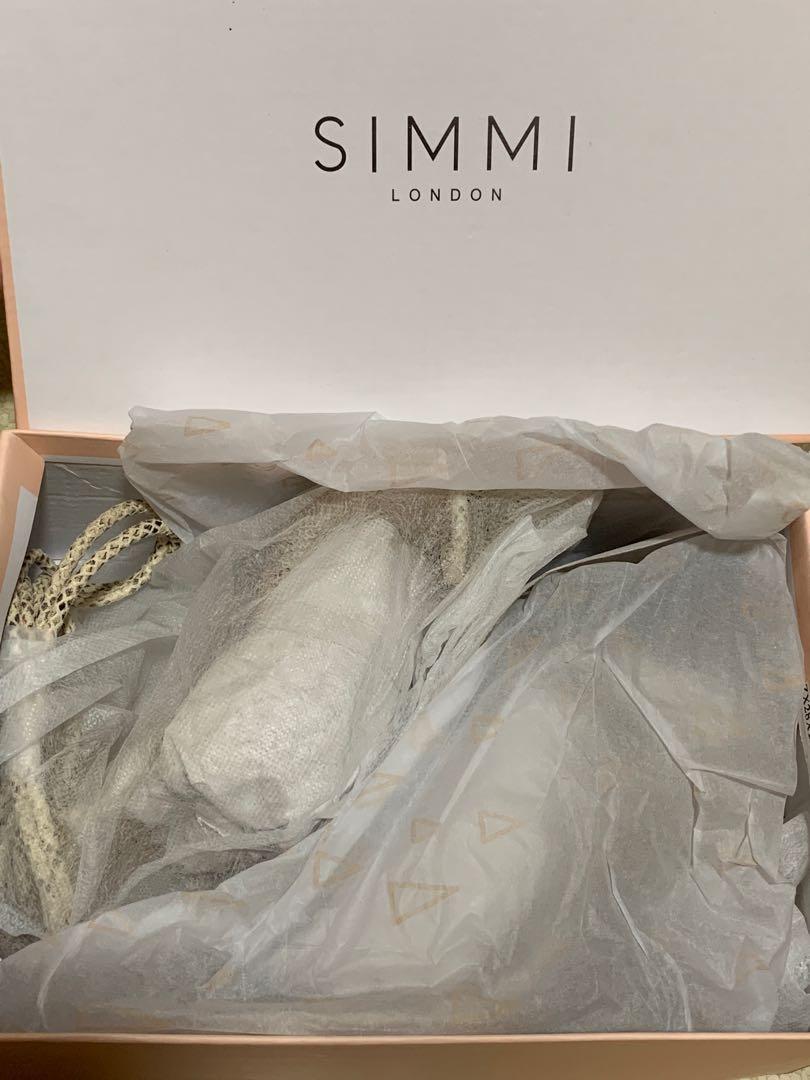 simmi vanessa snake