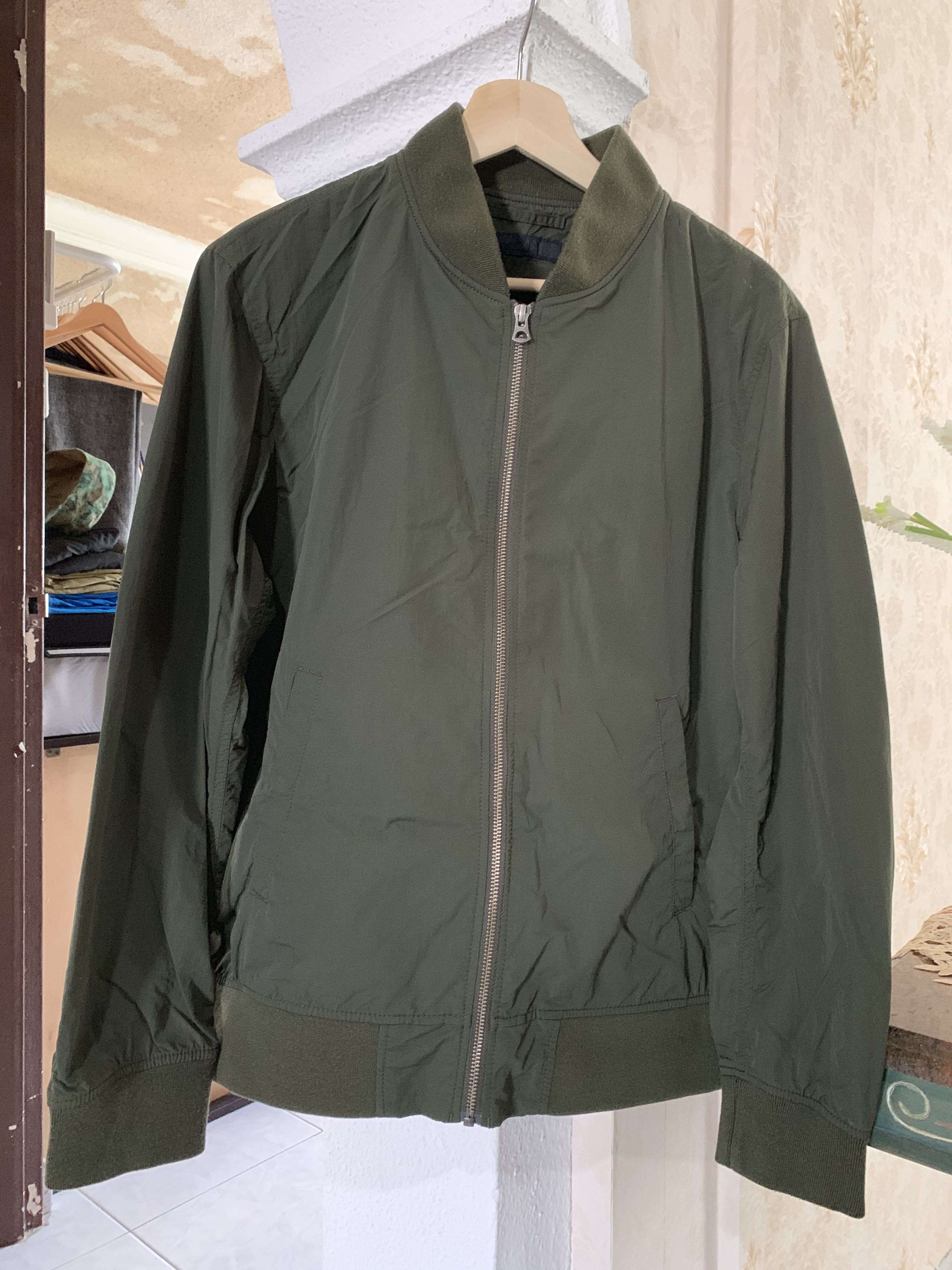 Uniqlo olive 2025 green jacket