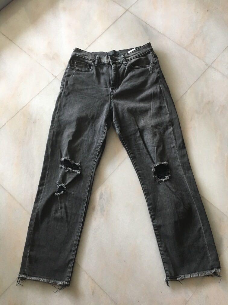 uniqlo distressed jeans