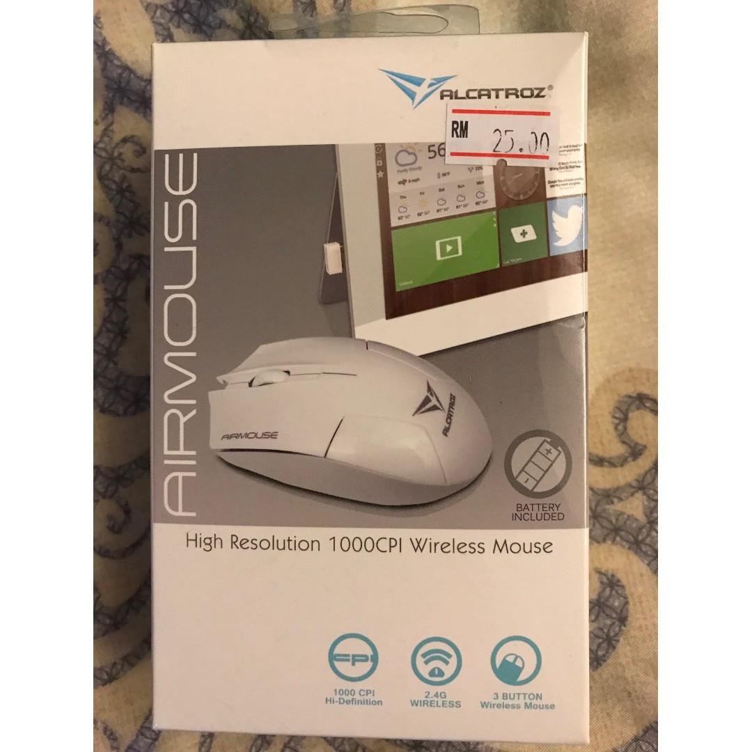 Wireless Mouse (Category: Mouse & Mousepads) located in Kuala Lumpur. Submitted by raywkw (Listing ID 237615958, Image 1). Description: Brand new.