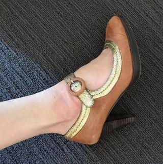 🔸 Jag Retro / Vintage Style Tan & Gold Leather Pump Heels size 37