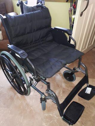 Heavy duty wheelchair