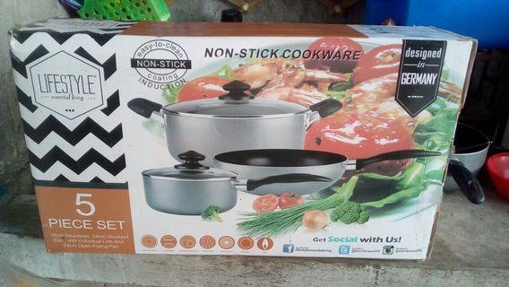 Induction cooker & induction cookware