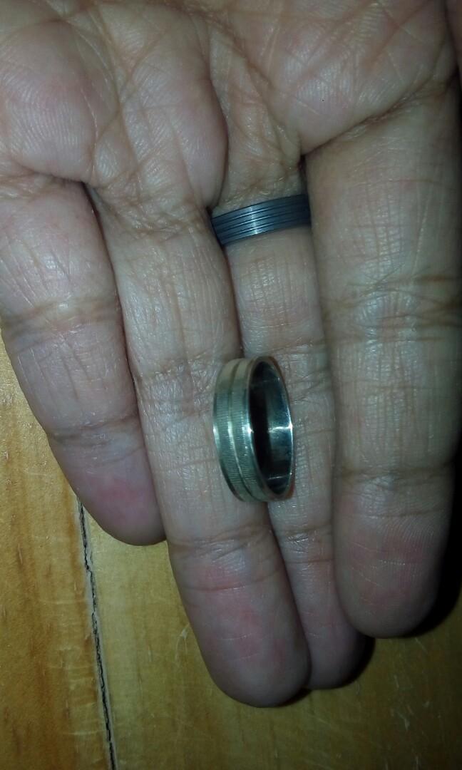 925 silver ring singsing (Category: Rings) located in Santa Rosa. Submitted by malakhayael (Listing ID 237648646, Image 2). Description: Preloved ring singsing. 925 silver ring. Meet up only..