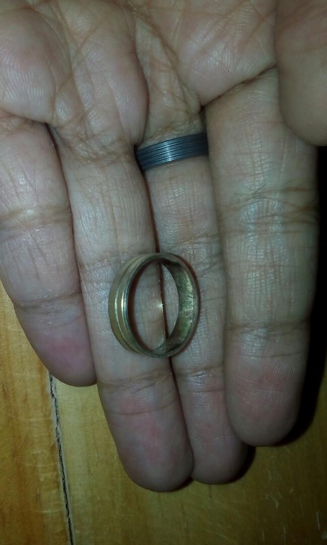 925 silver ring singsing (Category: Rings) located in Santa Rosa. Submitted by malakhayael (Listing ID 237648646, Image 3). Description: Preloved ring singsing. 925 silver ring. Meet up only..