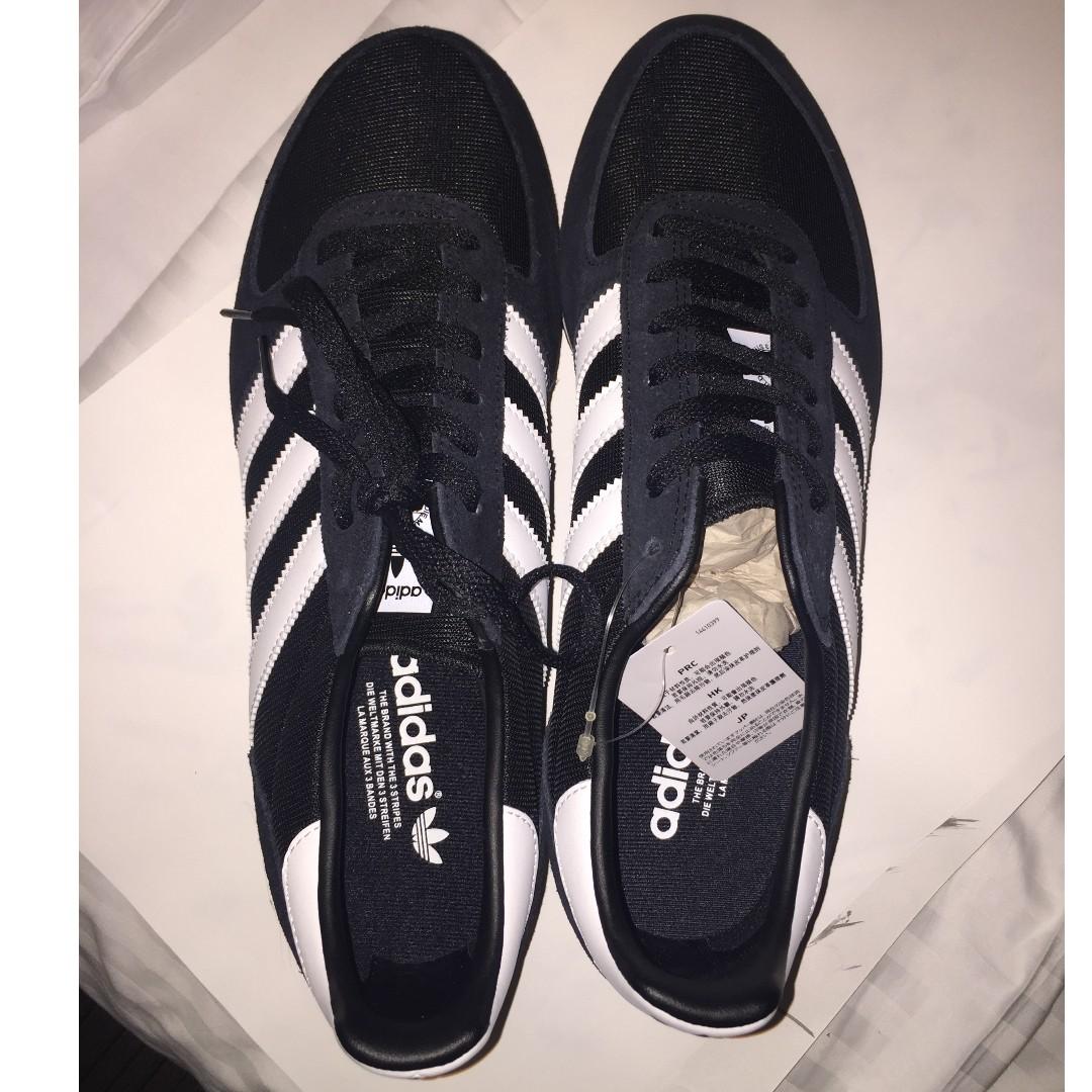 brand with three stripes shoes