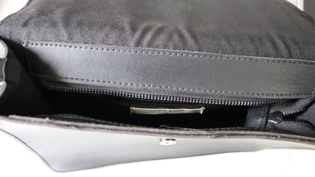 AfternoonFridays Minimalist Bag (Category: Beach Bags) located in Cebu City. Submitted by jayejayejayejaye (Listing ID 237721548, Image 3). Description: + Good as new + Minimalist bag + Original Price Php 1500.00 + RFS: declutter #winsunniesface.