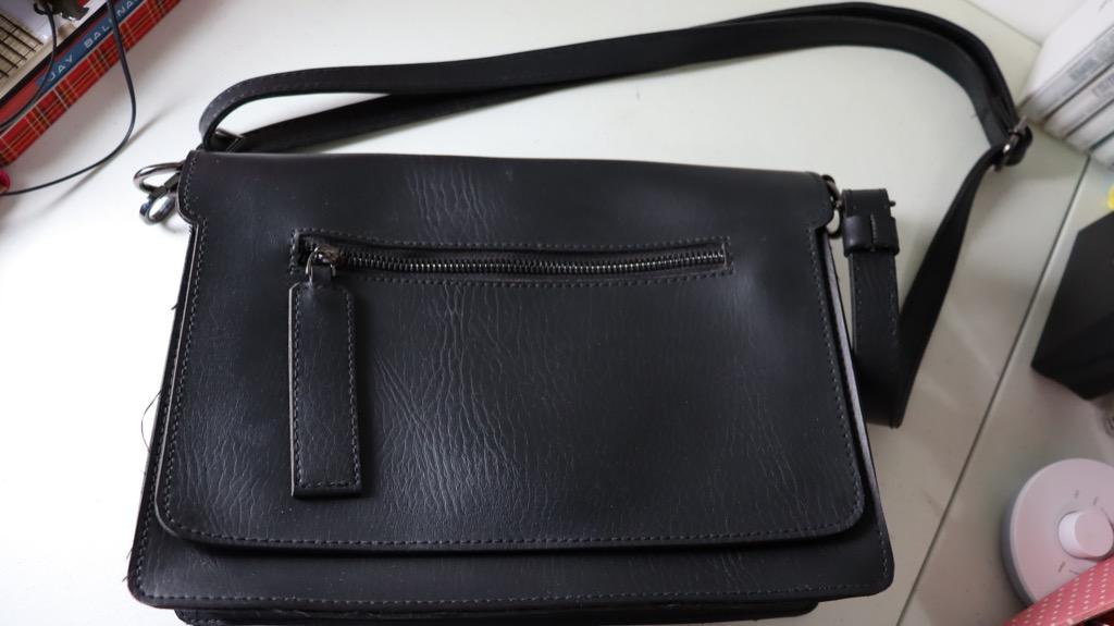 AfternoonFridays Minimalist Bag (Category: Beach Bags) located in Cebu City. Submitted by jayejayejayejaye (Listing ID 237721548, Image 2). Description: + Good as new + Minimalist bag + Original Price Php 1500.00 + RFS: declutter #winsunniesface.