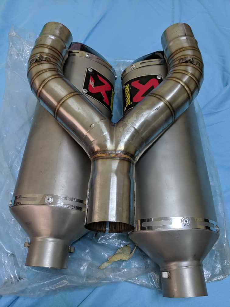 Akrapovic aprilia hot sale shiver 750