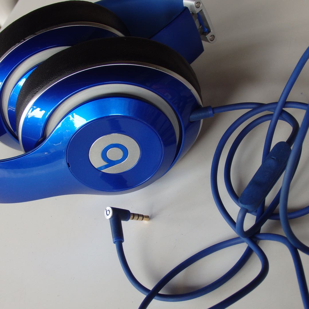 Beats studio gloss blue wired head 