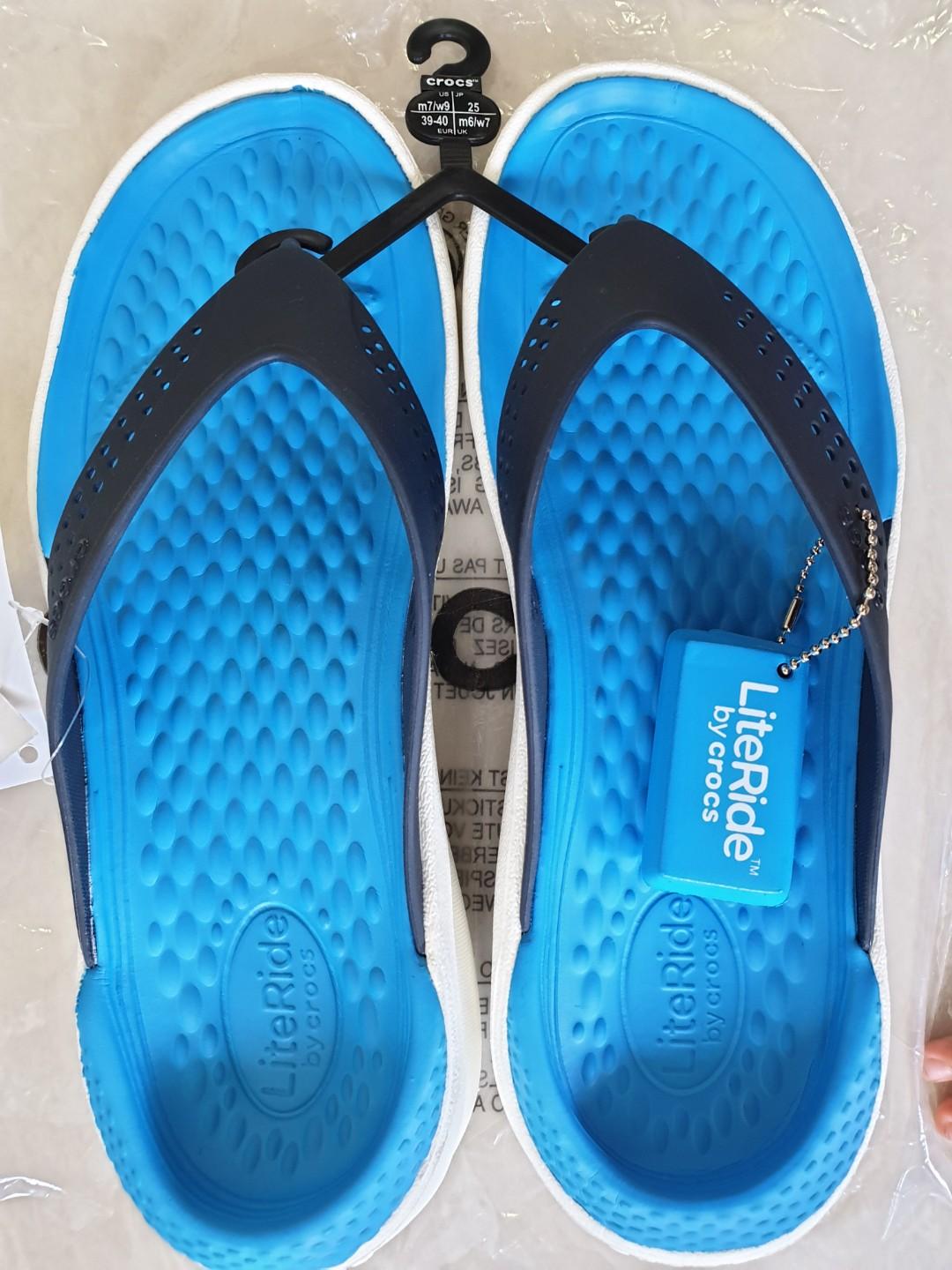 crocs m7 w9 size