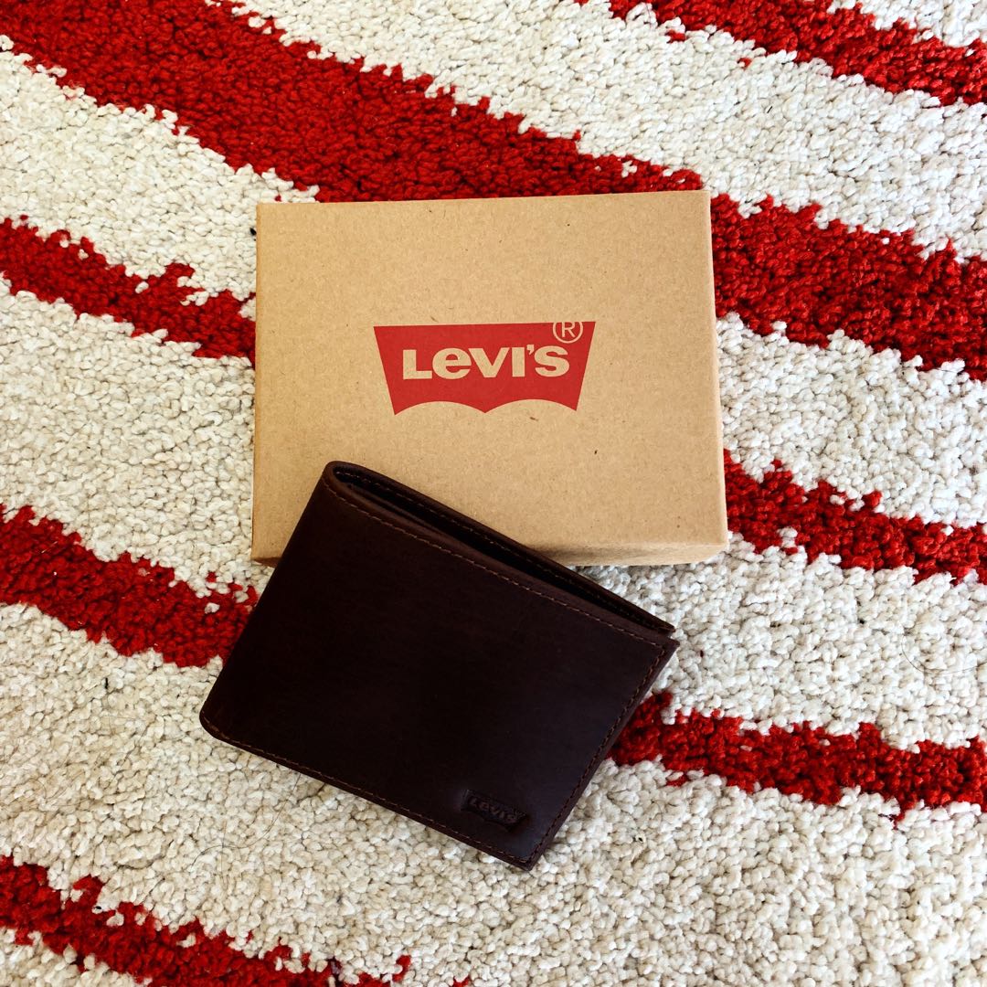 Levi’s wallet, Men's Fashion, Watches & Accessories, Wallets & Card ...