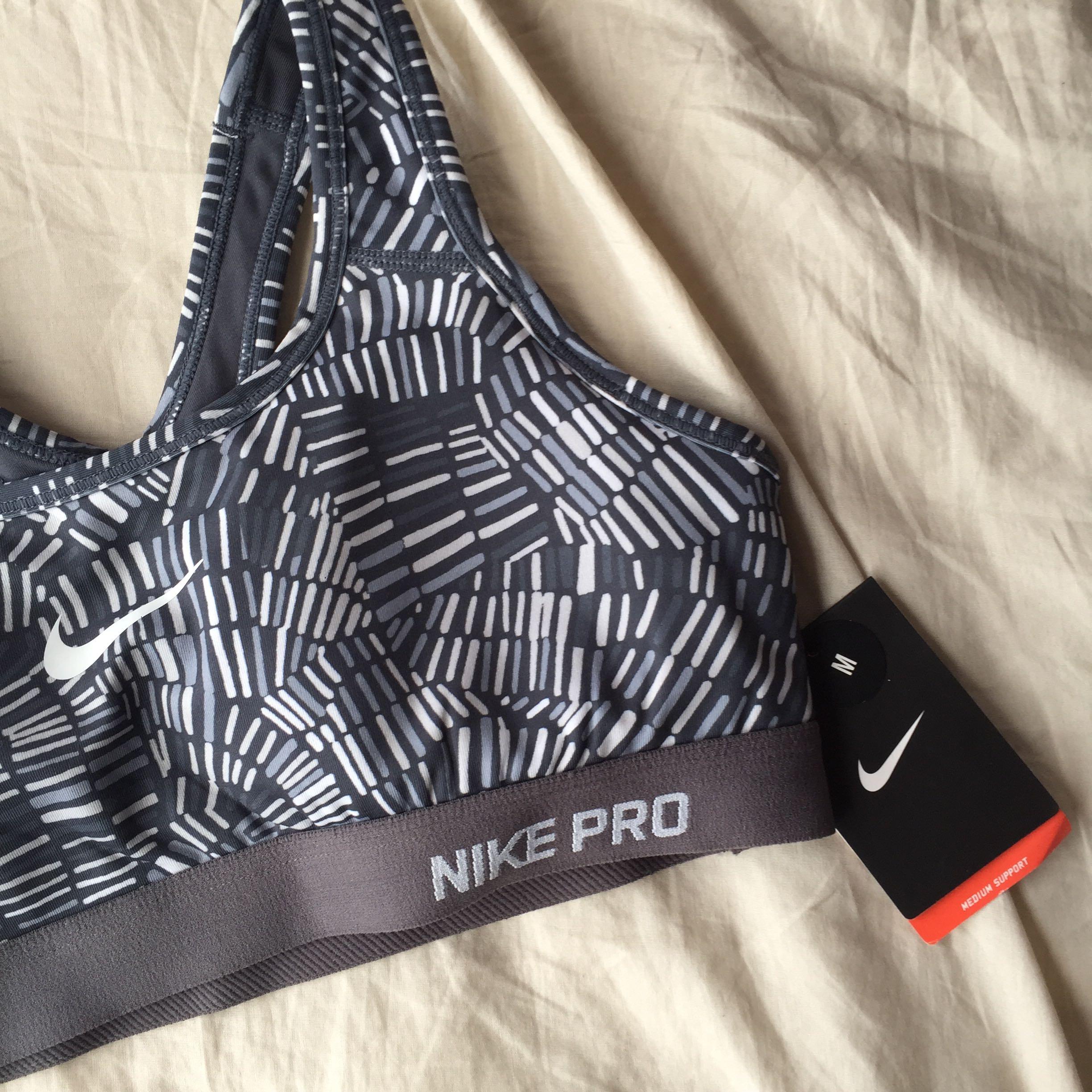 nike patterned sports bra