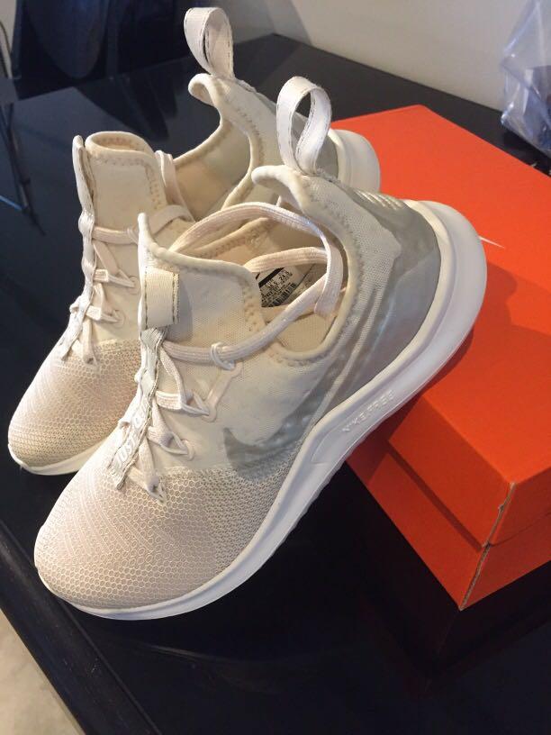 Wmns nike free shop tr 8 chmp