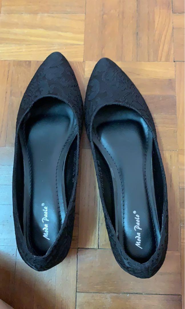 pointed flats with small heel