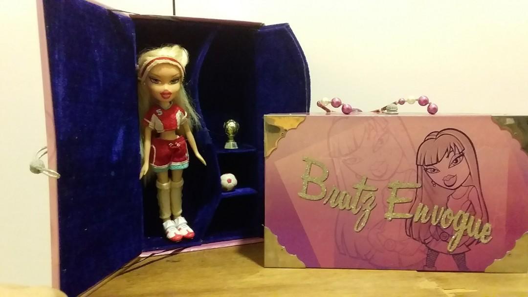 collectible bratz dolls