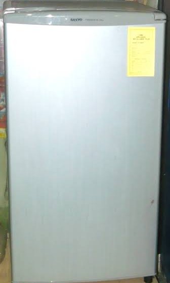 sanyo 5 cu ft refrigerator