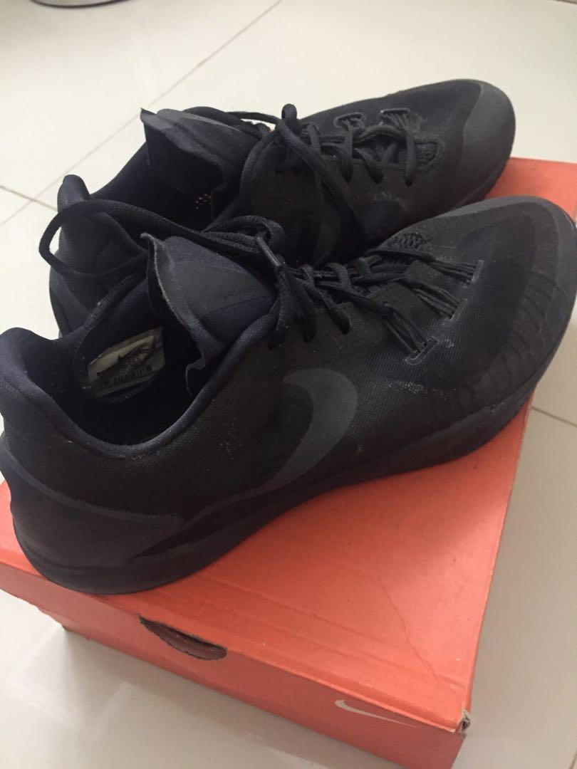 Sepatu basket 2025 nike warna hitam