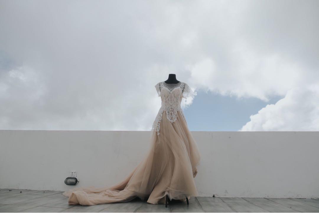 Wedding Gown L to XL (Category: Evening dresses & gowns) located in Paranaque City. Submitted by jnrnd (Listing ID 237665160, Image 1). Description: Wedding gown color: Beige/Nude Beaded already in front with inner corset to shape Bust 35-38 Waist 34-35 as is. no veil no box not yet dry cleaned. preferred pick up so you can fit the gown. #winsunniesface.