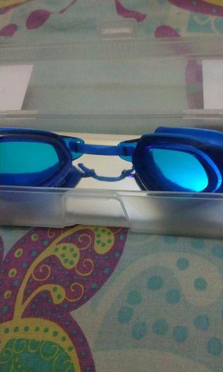 Kacamata renang adidas