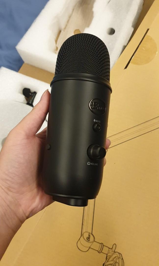 Blue Yeticaster Professional Broadcast Bundle With Yeti Usb Microphone Radius Iii Shockmount And Compass Boom Arm Audio Microphones On Carousell Blue Yeticaster Professional Broadcast Bundle With Yeti Usb Microphone Radius Iii Shockmount And Compass Boom Arm Audio Microphones On Carousell