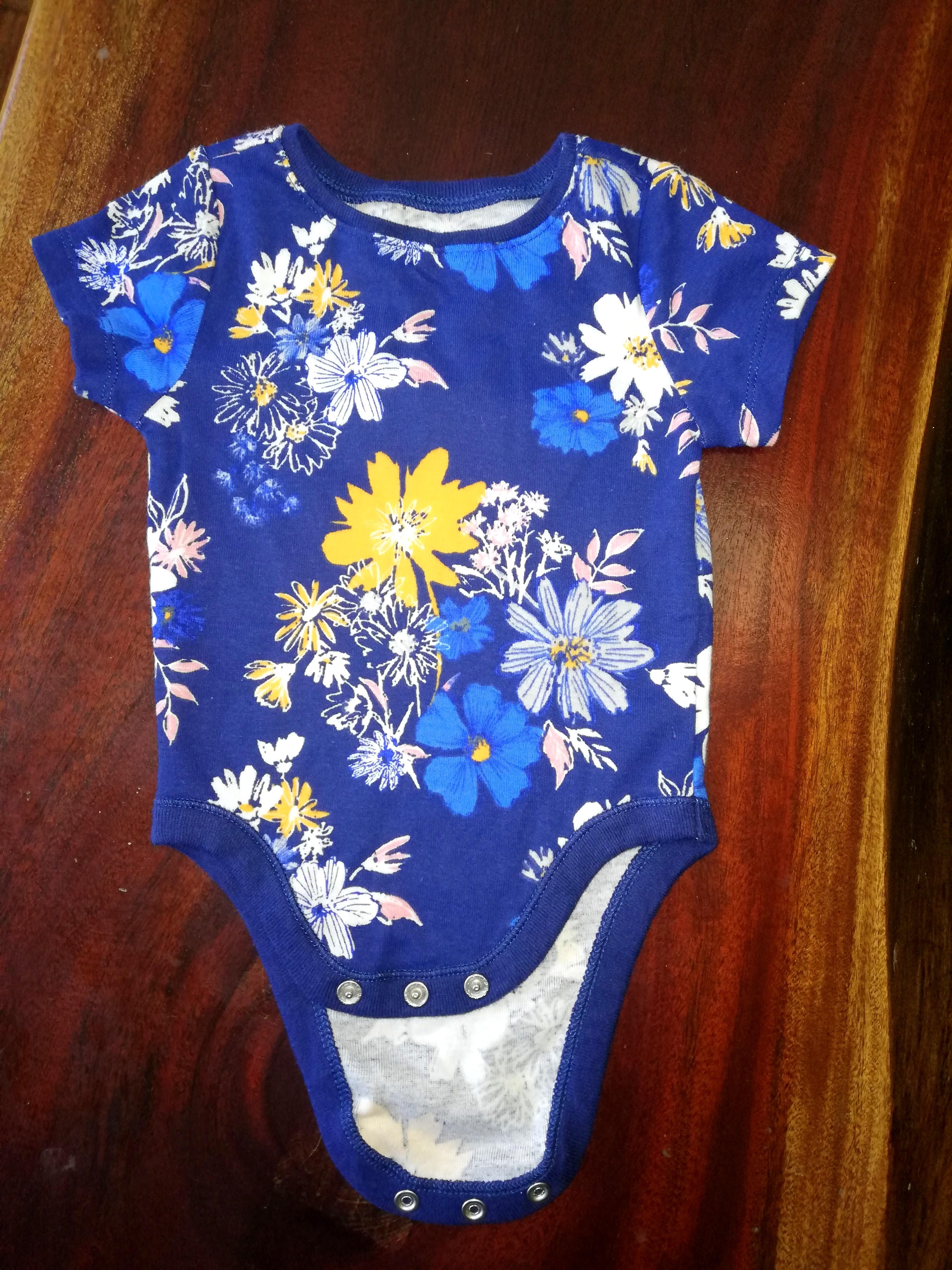 Bnwot Old Navy Onesie size3-6M (Category: Babies & Kids Fashion) located in Bacolod City. Submitted by mmmmm888 (Listing ID 237852718, Image 1). Description: Blue floral Old Navy Onesie Size 3-6M, runs small Washed but not worn.