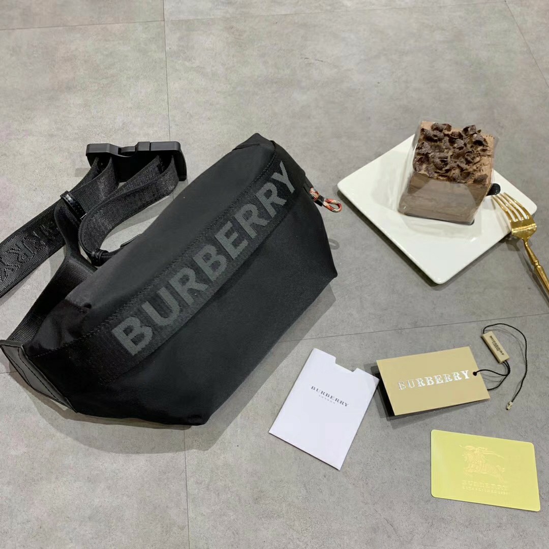 Burberry Pouch Bag, Luxury, Bags & Wallets on Carousell