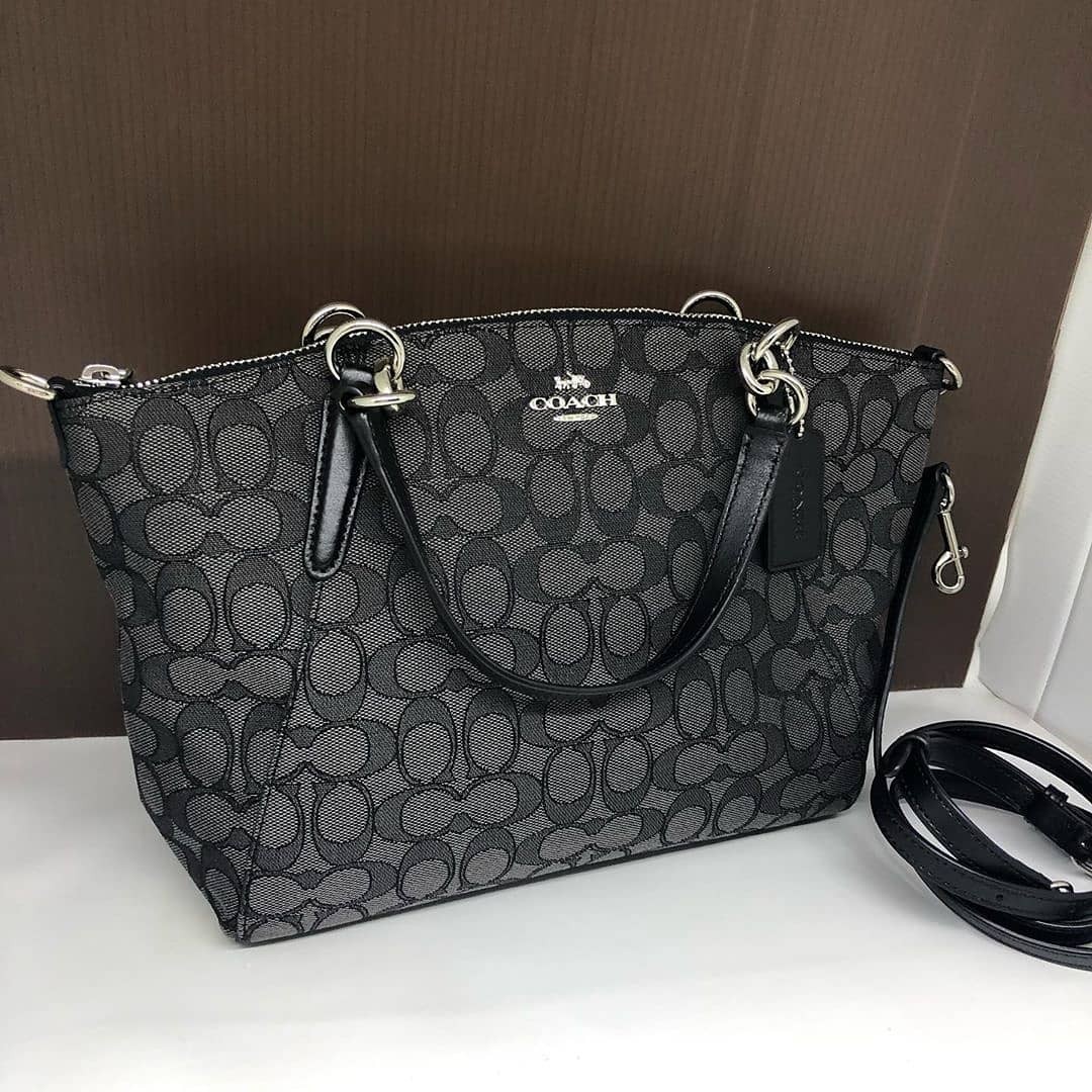 Coach Small Kelsey sz 33 25x22x8 Signature Black Canvas Barang Mewah Tas Dompet di Carousell