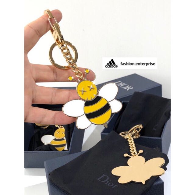 Dior kaws pin outlet