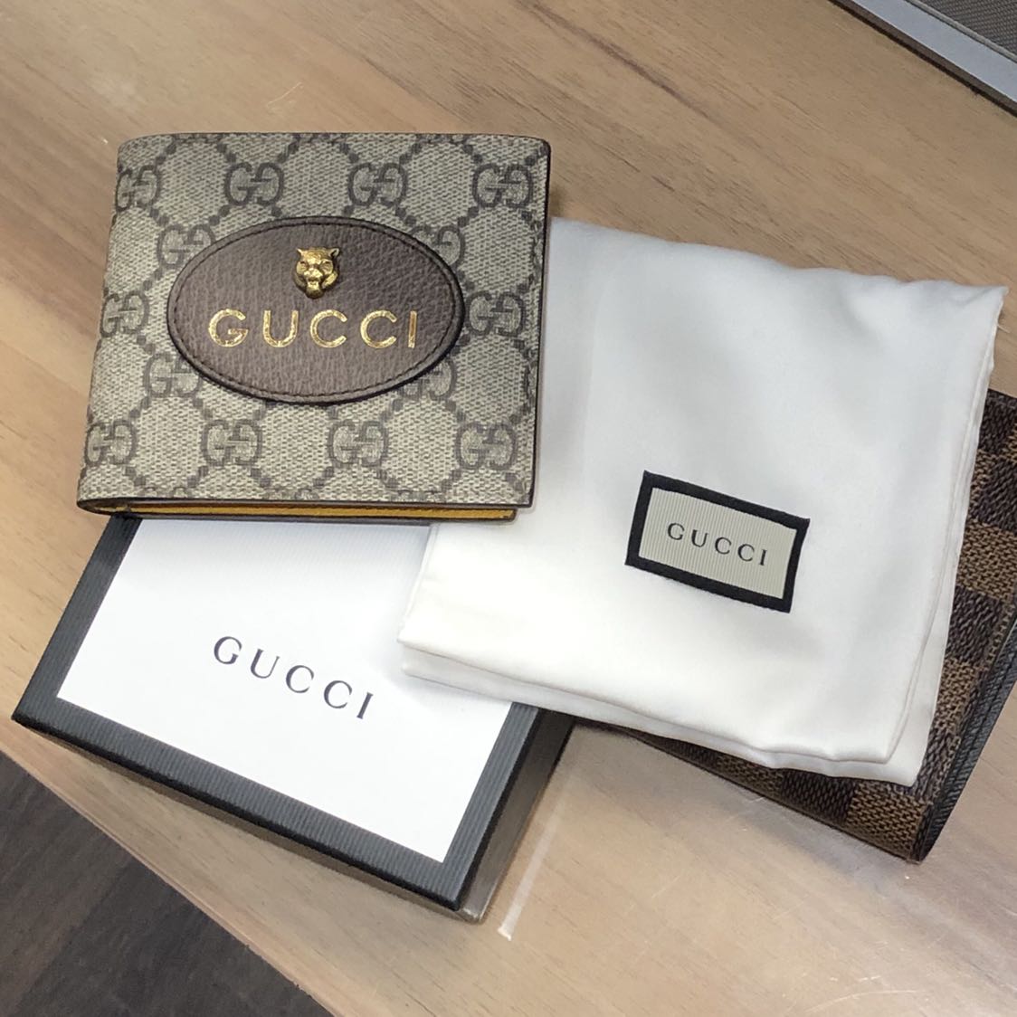 AUTHENTIC GUCCI BEE GG SUPREME BI FOLD WALLET, Men's Fashion, Watches &  Accessories, Wallets & Card Holders on Carousell