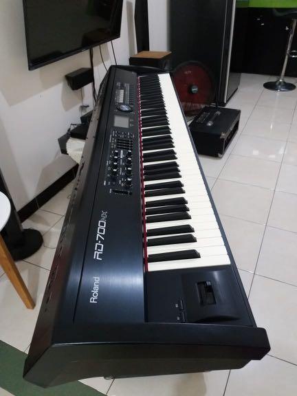 Keyboard Roland RD 700 NX Type tertinggi