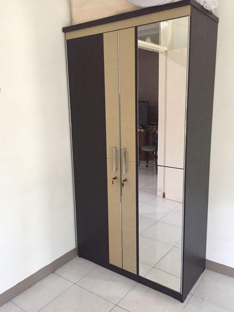 Lemari Baju Kayu Kaca 2 Pintu Perabotan Rumah Di Carousell Lemari baju kayu minimalis klaten adalah salah satu kabupaten yang terletak di antara yogyakarta dan solo jawa tengah dengan beragam pariwisata dan produk dari kayu yang bernilai jual tinggi dan. lemari baju kayu kaca 2 pintu