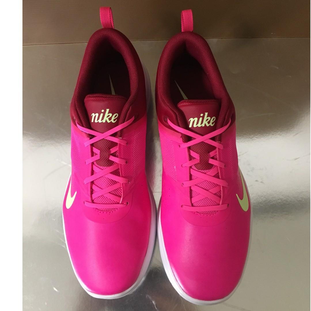 Nike akamai women's golf shoe hotsell