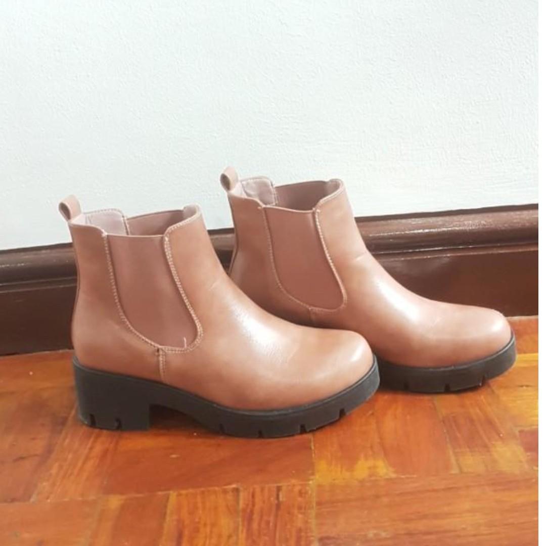 salmon coloured shoes