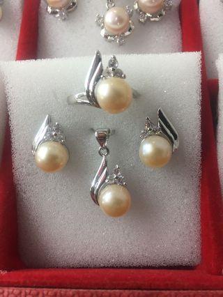 Set of pearl