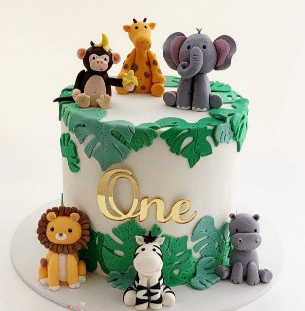 A Jungle Safari Cake With A Surprise Inside - Sweet Dreams and Sugar Highs