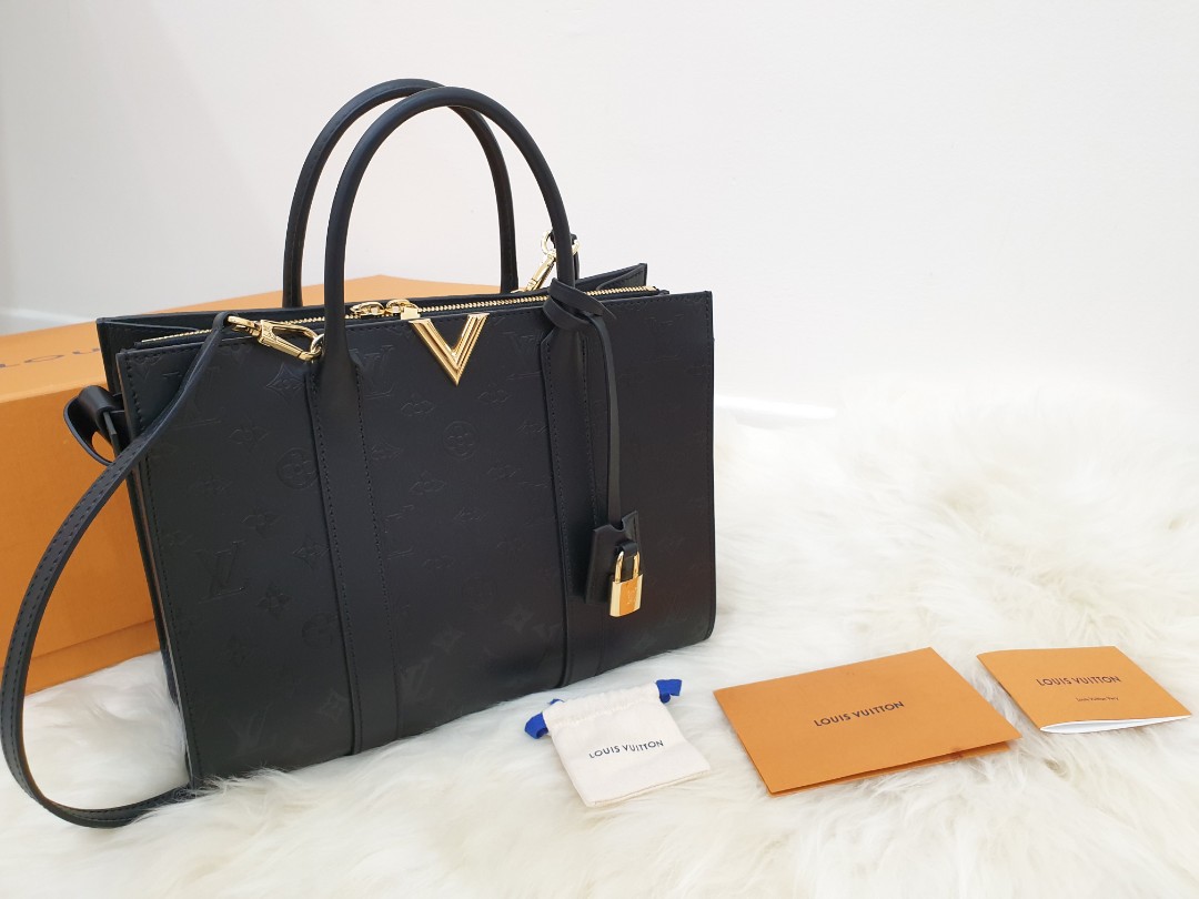 lv very tote